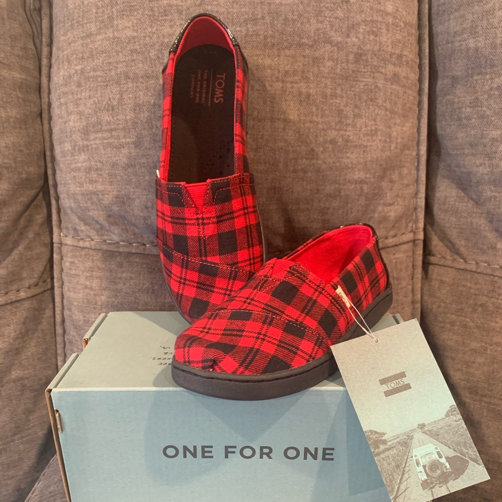 Tom’s Classic Red Buffalo Plaid flats.